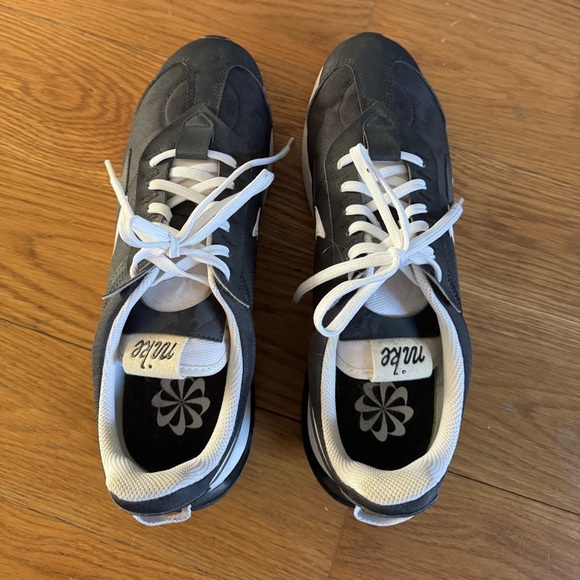 Nike Air Max Pre-Day Black Sneakers - Picture 5 of 9